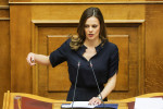 Αχτσιόγλου στη Βουλή: Οι αλλαγές για ντελιβεράδες και κούριερ