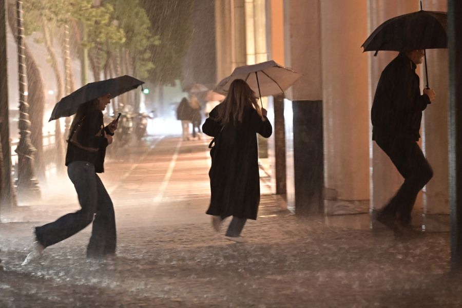 Κακοκαιρία Byron: Τι ισχύει για τους δημόσιους υπαλλήλους - Ποιοι δικαιούνται ως και 2 μέρες άδεια