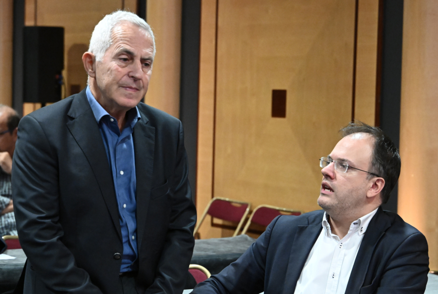 Ταυτίζουν Θεοχαρόπουλο με... ναύαρχο Αποστολάκη!