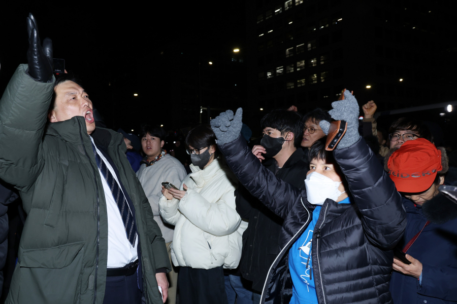 Νότια Κορέα: Στρατιωτικός νόμος για λίγες ώρες - Ο πρόεδρος ανακοίνωσε την άρση του