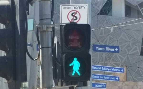 Μελβούρνη: Φωτεινοί σηματοδότες με γυναικείες φιγούρες