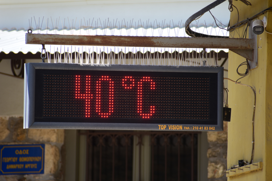 Καιρός: Τι είναι ο «θερμικός θόλος» που θα χτυπήσει την Ευρώπη