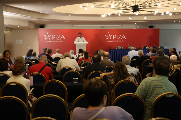 ΣΥΡΙΖΑ: «Γέφυρες» μεταξύ των δύο στρατοπέδων για αποκλιμάκωση της έντασης - Πρόταση για νέα ΚΕ το επόμενο Σάββατο