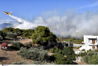 Φωτιά στο Κακοδίκι Χανίων - απειλούνται σπίτια