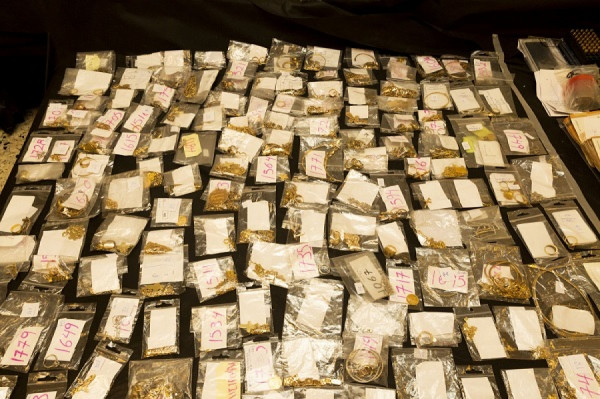 Πώς ιερέας από τη Ζάκυνθο οδήγησε στην εξάρθρωση του κυκλώματος λαθρεμπορίας χρυσού