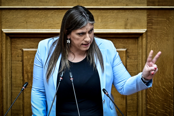Νέα ένταση Κωνσταντοπούλου - Καραγεωργοπούλου: «Πρόδωσε τον αγώνα μας» - «Εγώ την έδρα τη δούλεψα»