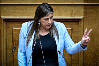 Νέα ένταση Κωνσταντοπούλου - Καραγεωργοπούλου: «Πρόδωσε τον αγώνα μας» - «Εγώ την έδρα τη δούλεψα»