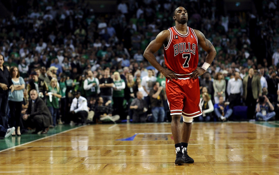 Πρώην παίκτης του NBA συνελήφθη, κατηγορείται ότι χτύπησε τον γιο του στο αεροδρόμιο