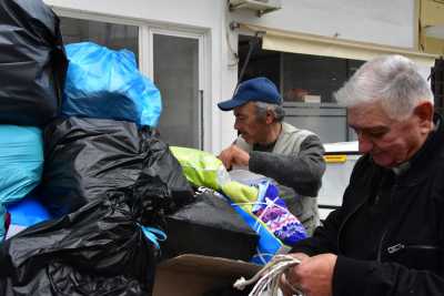 Handelsblatt: Είναι οι ίδιοι φτωχοί, αλλά πρόθυμοι να βοηθήσουν τους πρόσφυγες