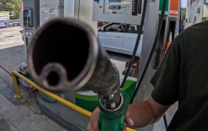 ΑΑΔΕ: Πώς και πότε πέφτουν πρόστιμα στα πρατήρια καυσίμων
