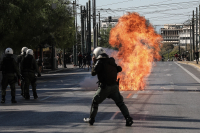 Πρώτη φορά φυλακή για ρίψη μολότοφ