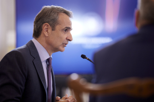 Μαξίμου: Το «ισχυρό χαρτί» της οικονομίας και η διαρκής πρόκληση της ακρίβειας