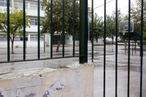 Θεσσαλονίκη: Παράθυρο έπεσε από τη θέση του εν ώρα μαθήματος σε δημοτικό σχολείο