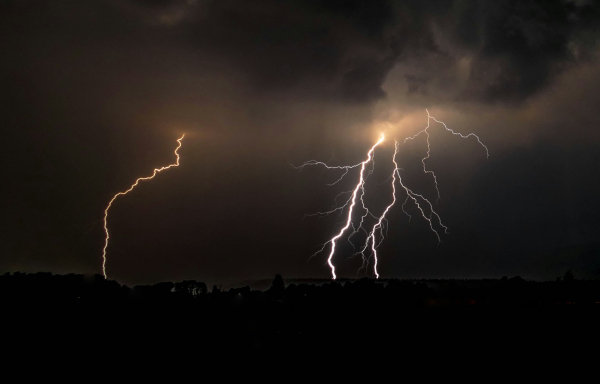 Κακοκαιρία: Έρχεται διήμερο με ισχυρές καταιγίδες - Τι ώρα και πού θα βρέχει από Δευτέρα