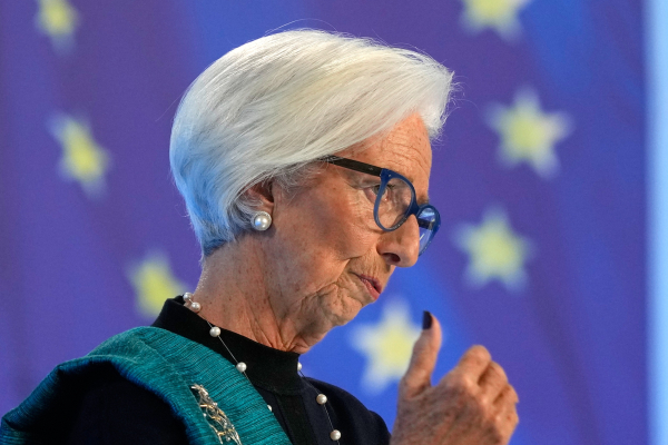 Νταβός: Η Λαγκάρντ αποχώρησε από δείπνο, ακούγοντας την κριτική του Λούτνικ για την Ευρώπη