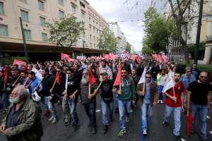 Πορεία κατά του ασφαλιστικού στο κέντρο της Αθήνας