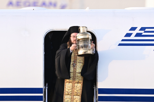 Πάσχα 2026: Προβληματισμός για την άφιξη του Αγίου Φωτός στην Ελλάδα - Αυστηρά μέτρα ασφαλείας λόγω πολέμου