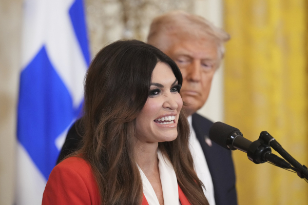 Ο Λευκός Οίκος ζήτησε την παραίτηση της Κίμπερλι Γκίλφοϊλ - Η πρώτη της δήλωση