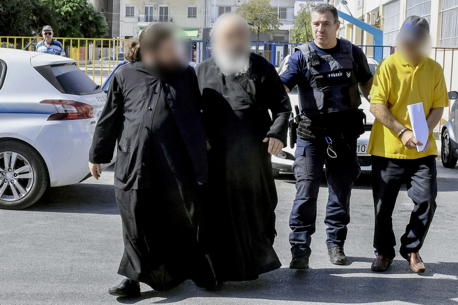 Στη φυλακή ο ηγούμενος της Μονής Μεγάλου Σπηλαίου και άλλοι 5 για αρχαιοκαπηλία