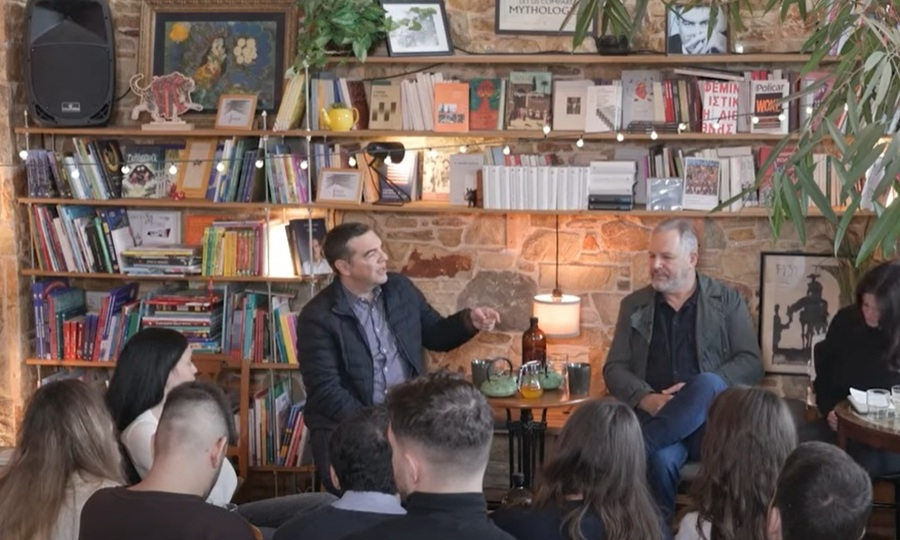 Ο Αλέξης αρχίζει και το... μισολέει!