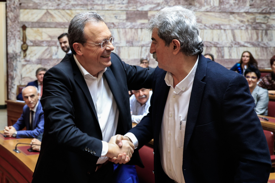 Ο Σωκράτης Φάμελλος αναζητά βηματισμό εν μέσω πολλαπών κρίσεων και πιέσεων