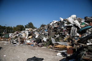 ΥΠΕΝ: Μειώθηκαν κι άλλο τα πρόστιμα που πληρώνει η Ελλάδα για τις παράνομες χωματερές