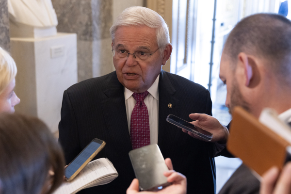 Ράβδοι χρυσού, μετρητά, αντικείμενα αξίας: Το κατηγορητήριο εναντίον Μενέντεζ «ταράζει» τις ΗΠΑ