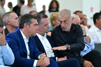 «Γαλάζιες» και «πράσινες» πιέσεις για να μην πάνε στον Τσίπρα