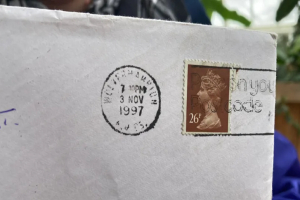 Κάρτα έκανε 27 χρόνια να φτάσει στην παραλήπτρια