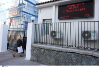 Από το γιορτινό τραπέζι στα... επείγοντα: Τι πρέπει να προσέχουν οι γονείς εν μέσω έξαρσης των λοιμώξεων