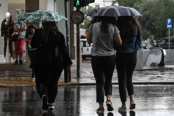 Καιρός: Βροχές και καταιγίδες από τις απογευματινές ώρες της Κυριακής