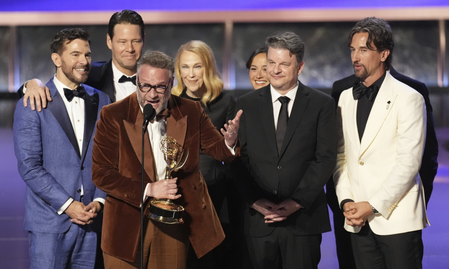 Emmy 2025: Σάρωσαν τα βραβεία «The Studio» και «Adolescence»