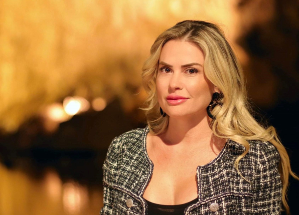 Θύμα εκβιαστών γνωστή αντιδήμαρχος των νοτίων προαστίων: Χρησιμοποιούν το πρόσωπό της σε γυμνές φωτογραφίες