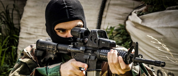 Μεγάλη επιχείρηση της Αντιτρομοκρατικής στην Αττική - 15 συλλήψεις - Βρήκαν όπλα και εκρηκτικά - 'Ολα έδειξαν την «Επαναστατική Αυτοάμυνα»