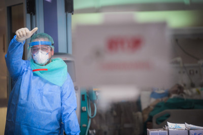 Στον «πόλεμο» κατά του κορονοϊού από σήμερα 206 ιδιώτες γιατροί, παρουσιάζονται στα νοσοκομεία
