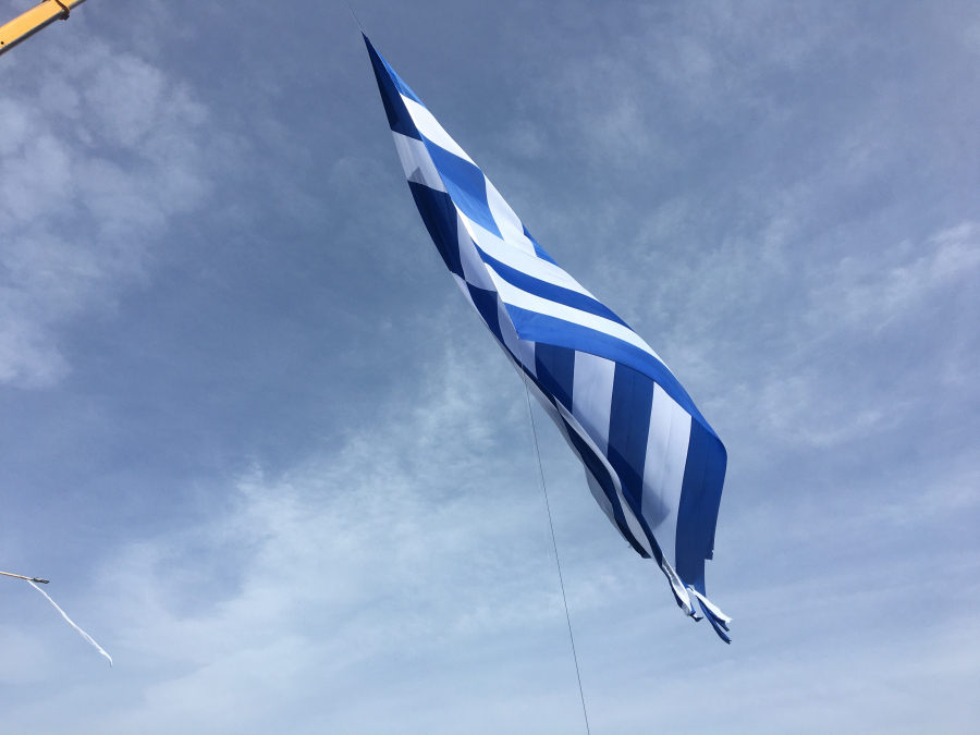 25η Μαρτίου: Ελληνική σημαία 1,5 στρέμμα κυματίζει στο λιμάνι του Ηρακλείου