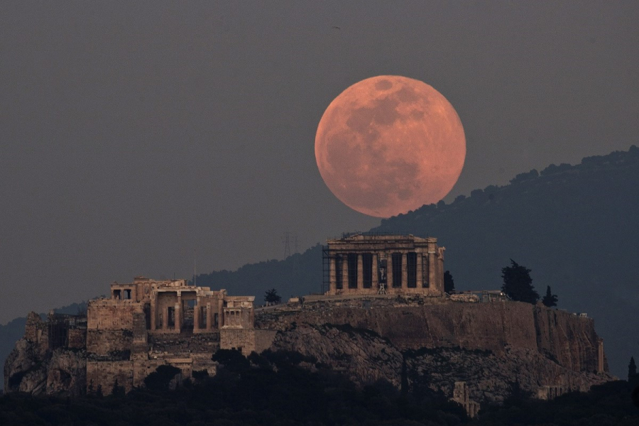 Πανσέληνος Μαΐου 2025: Πότε θα δούμε το «Φεγγάρι των Λουλουδιών» - Τι να προσέχουν τα ζώδια