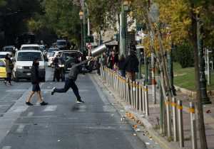 Απροσπέλαστο το Κέντρο της Αθήνας - Κλείνουν σταδιακά οι δρόμοι