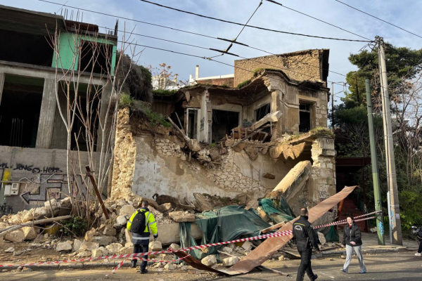 Δήμος Πειραιά: Παρέμβαση σε κτίριο στην Καστέλλα - Κατέρρευσε εν μέρει λόγω κακοκαιρίας