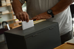 Πρώτη δύναμη το ΚΚΕ - Έκανε την έκπληξη ο Παναγόπουλος, που επικρατεί απολύτως και στη ΓΣΕΕ