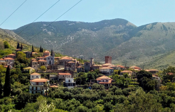 Το μικρό χωριό της ορεινής Αρκαδίας που πρέπει οπωσδήποτε να πάτε το Δεκέμβριο