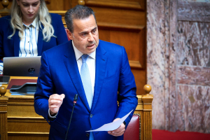 Απάντηση Παπασταύρου στον Σαμαρά με… Κωσταντίνο Καραμανλή