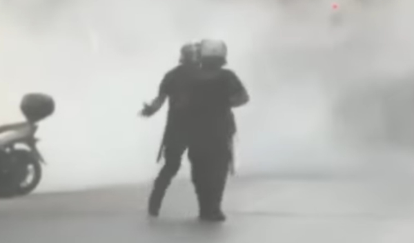 Πάτρα: Σφαλιάρα μεταξύ αστυνομικών - Το είδαμε και αυτό (Βίντεο)