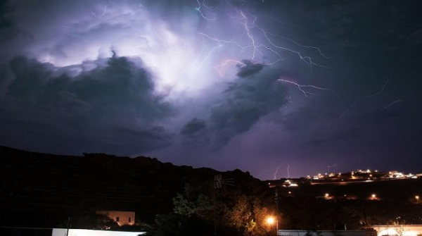 Ο καιρός «δείχνει τα δόντια του» - Καταιγίδες και χαλάζι μέχρι τη Δευτέρα
