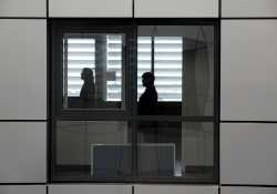 Σε «ελεύθερη πτώση» ο αριθμός των δημοσίων υπαλλήλων από το 2011