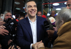 Τσίπρας: «Ηχηρά απών στις διεργασίες κορυφής, ενεργά παρών στην κοινωνία»