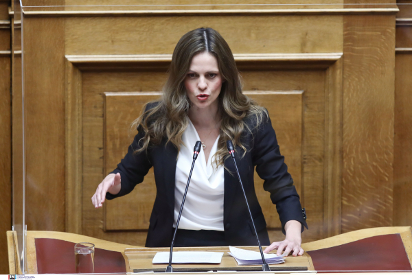 Έφη Αχτσιόγλου: «Η κυβέρνηση δεν αναλαμβάνει καμία συγκεκριμένη ευθύνη»