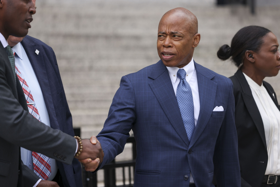 Στο «σκαμνί» ο δήμαρχος της Νέας Υόρκης: Θα δικαστεί για διαφθορά