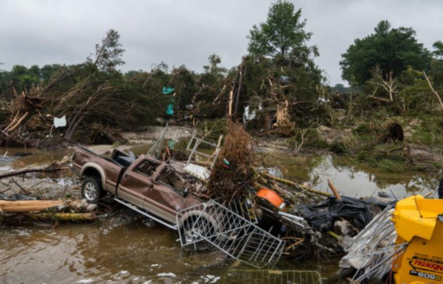 Πλημμύρες στο Τέξας: Το νερό έφτασε στο ύψος των δέντρων - Αγνοούνται 30 παιδιά