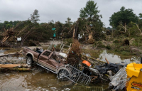 Πλημμύρες στο Τέξας: Το νερό έφτασε στο ύψος των δέντρων - Αγνοούνται 30 παιδιά